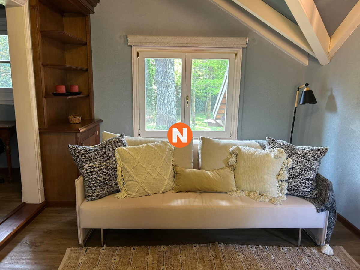 Casa Ref.224064 - Un Oasis de Elegancia en el Corazón del Golf de Punta del Este