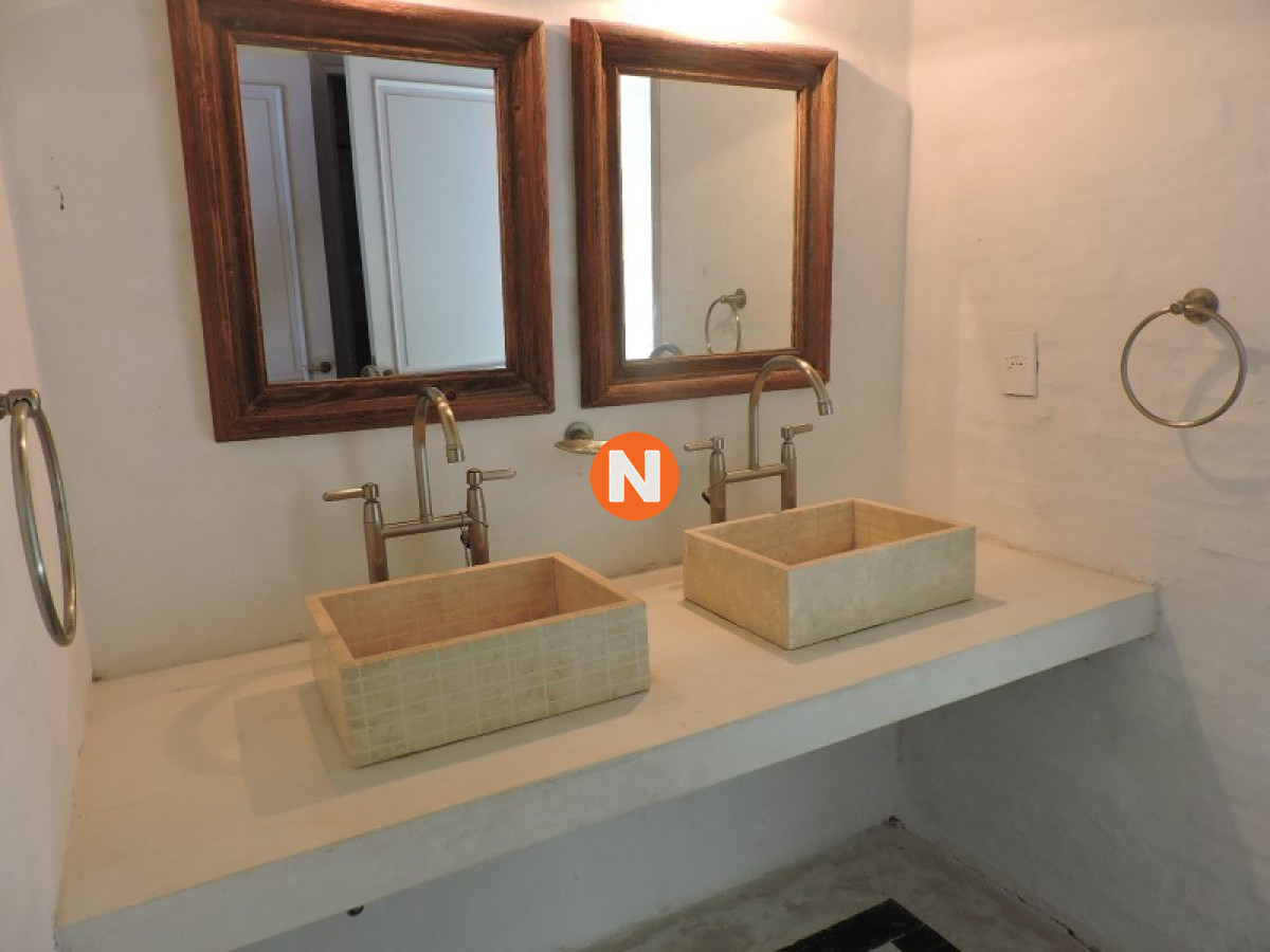 Casa Ref.223506 - Casa en Venta, 7 dormitorios, Punta del Este