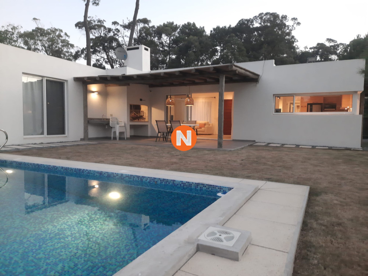 Casa Ref.225562 - Casa en La Barra: Comodidad y Estilo