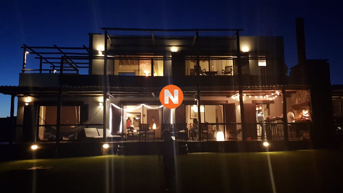 Casa Ref.219002 - Casa en venta de 4 dormitorios en Jose Igancio 