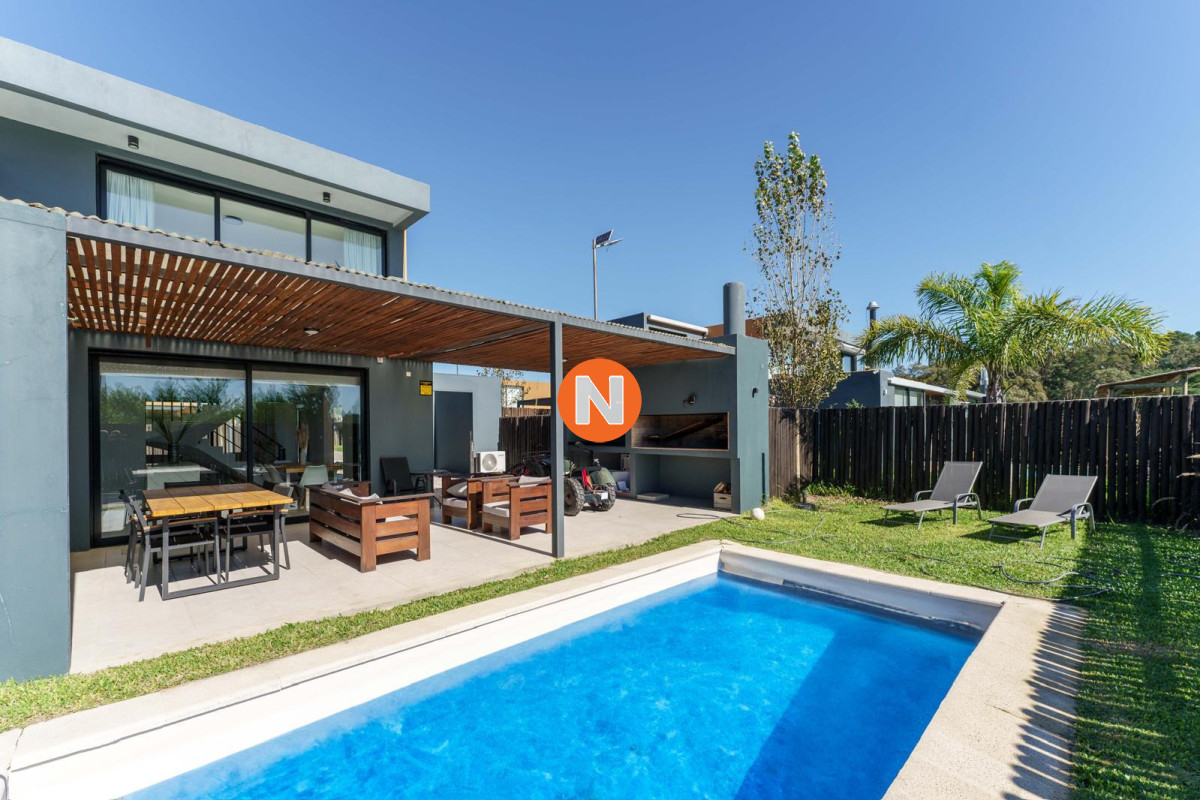 Casa Ref.225537 - Venta de Casa 3 Dorm. 3 Baños en Punta Ballena, Maldonado