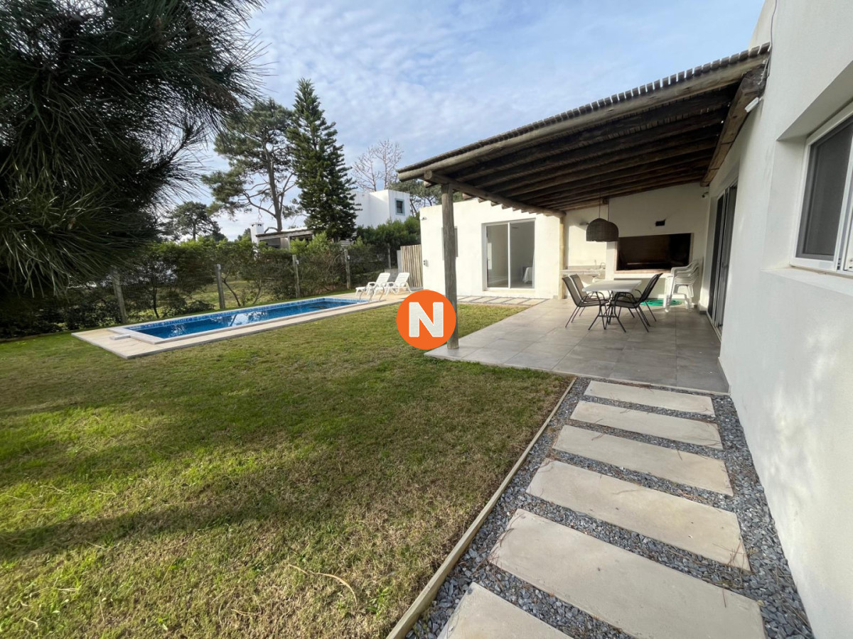 Casa Ref.225562 - Casa en La Barra: Comodidad y Estilo
