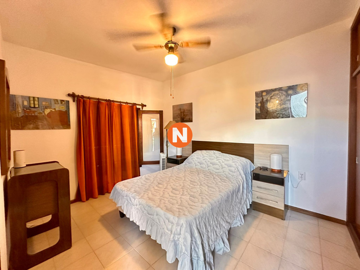 Casa Ref.223265 - En Venta, casa en zona de playa Mansa.. a pasos del mar!!!