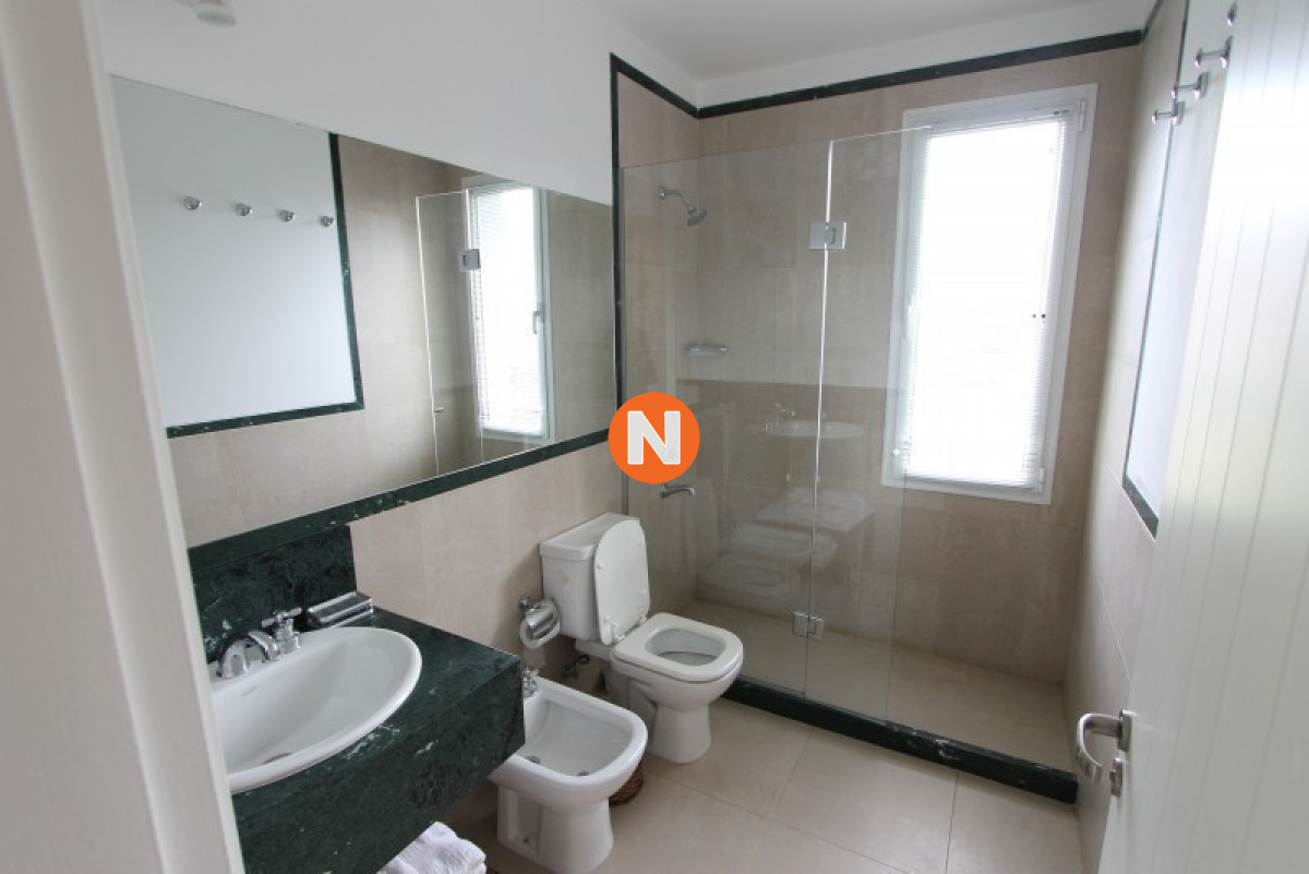 Casa Ref.223501 - Casa en Venta, La Barra, 5 dormitorios