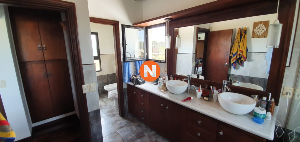 Casa Ref.219002 - Casa en venta de 4 dormitorios en Jose Igancio 