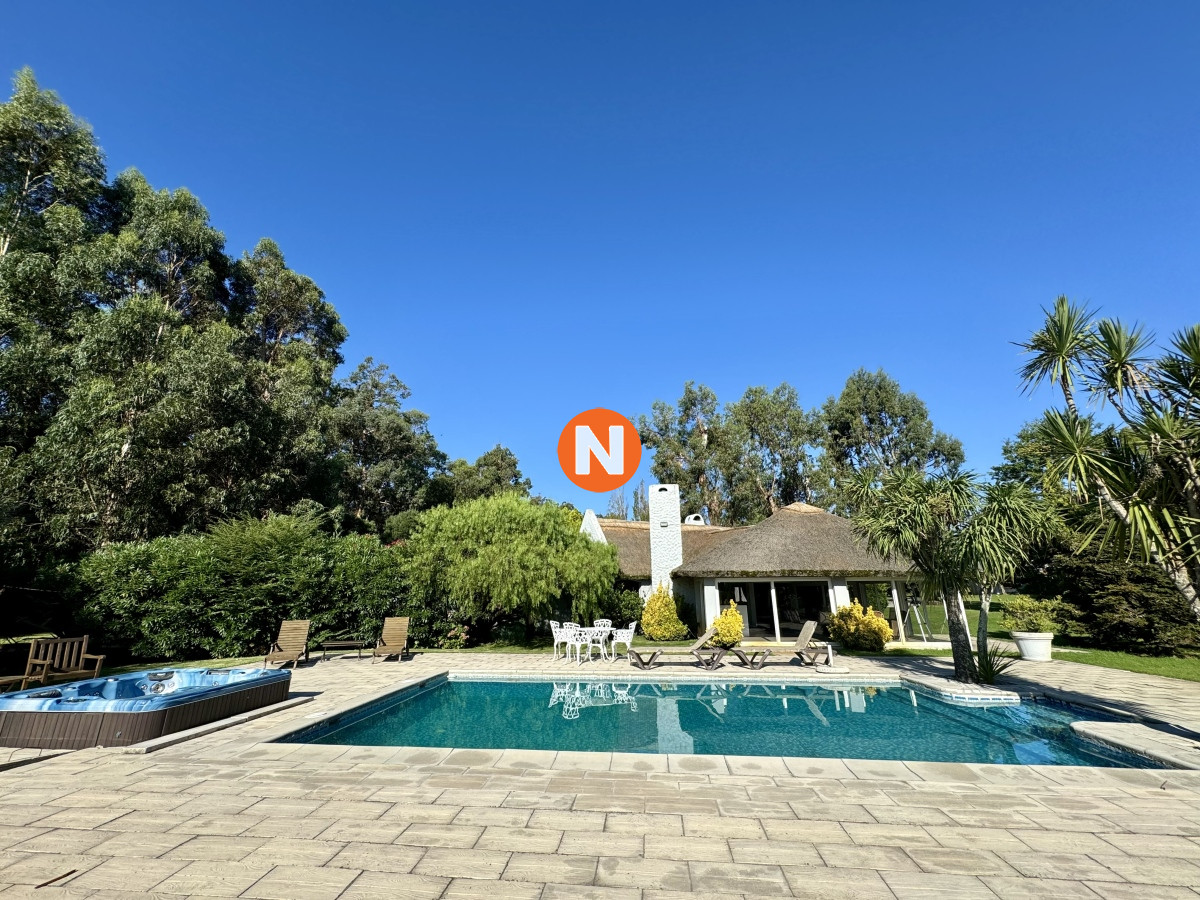 Casa Ref.209609 - Casa en Venta, Pinares, Punta del Este, 4 Dormitorios.