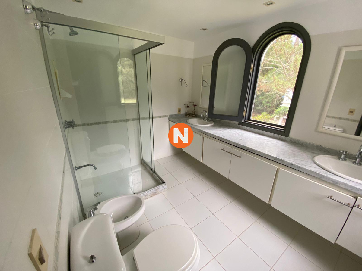 Casa Ref.205176 - Casa en Venta y Alquiler, Rincón del Indio, Punta del Este, 4 Dormitorios.