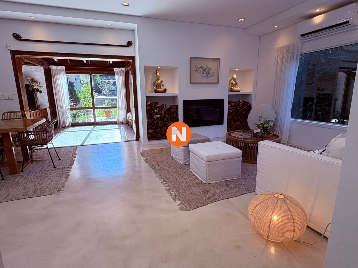 Casa Ref.216497 - Casa en venta en Punta del este!