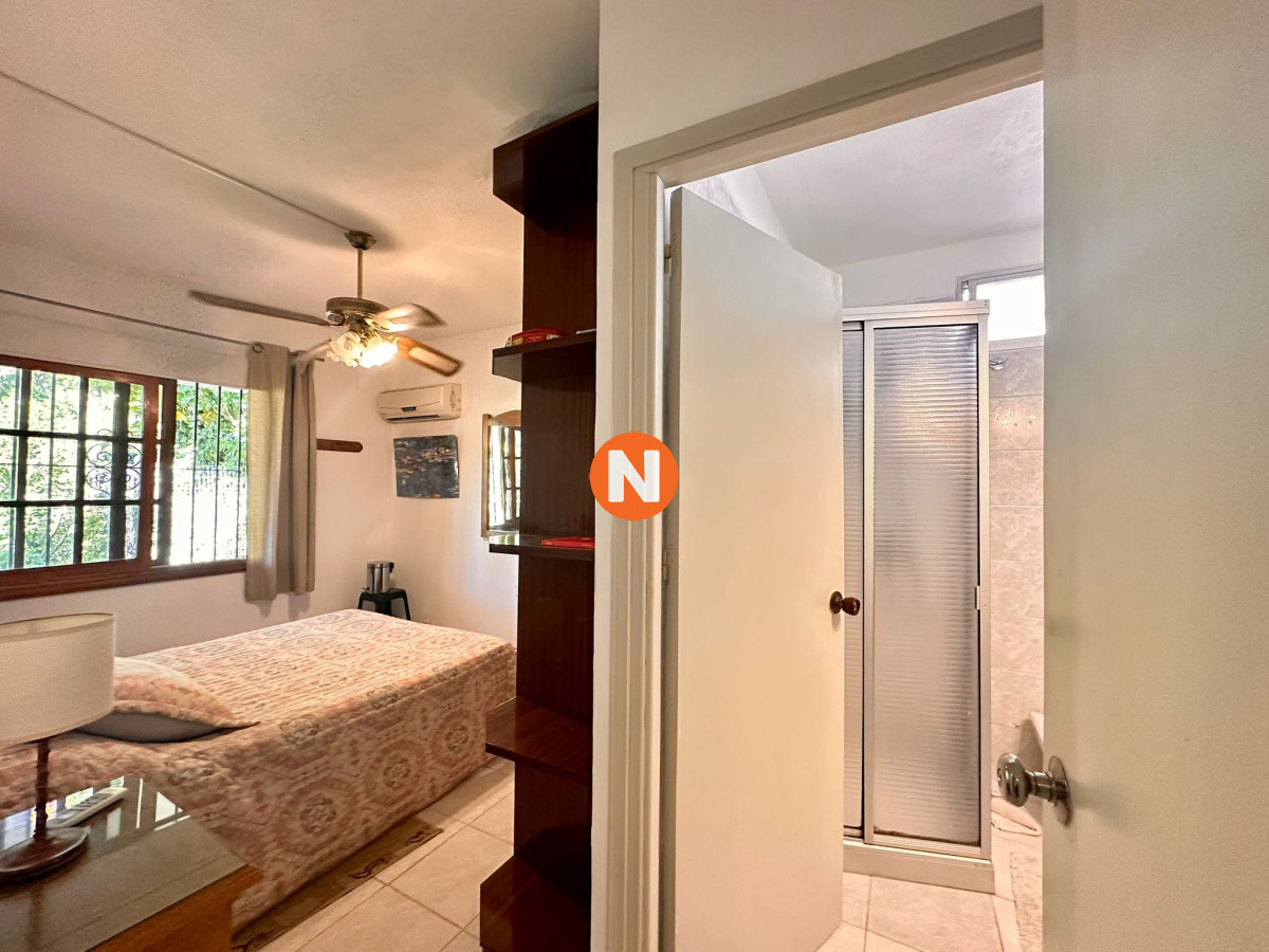 Casa Ref.223265 - En Venta, casa en zona de playa Mansa.. a pasos del mar!!!