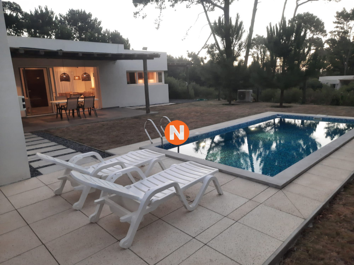 Casa Ref.225562 - Casa en La Barra: Comodidad y Estilo