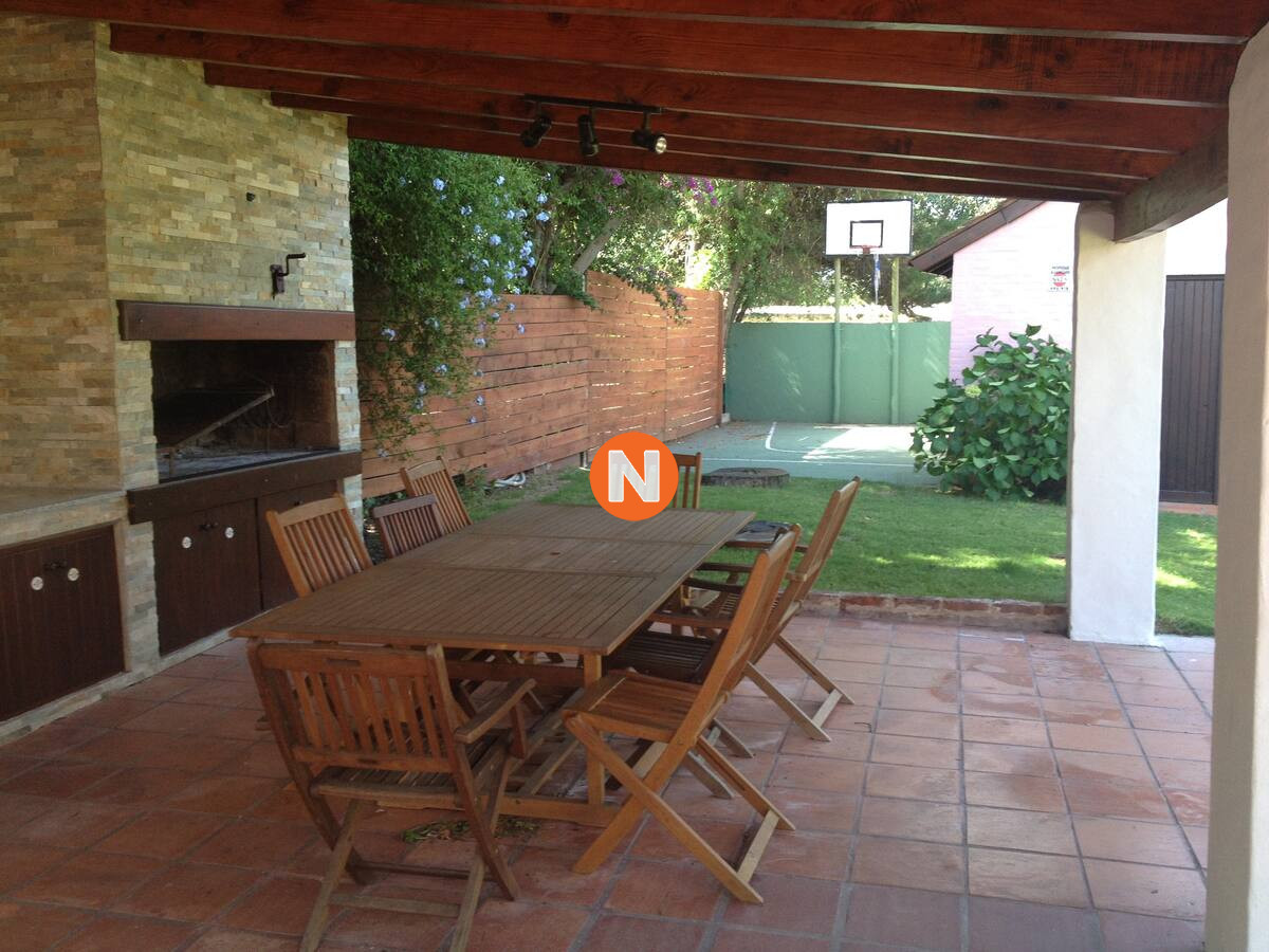Casa Ref.206470 - Casa en Alquiler, Pinares, Punta del Este, 4 Dormitorios.