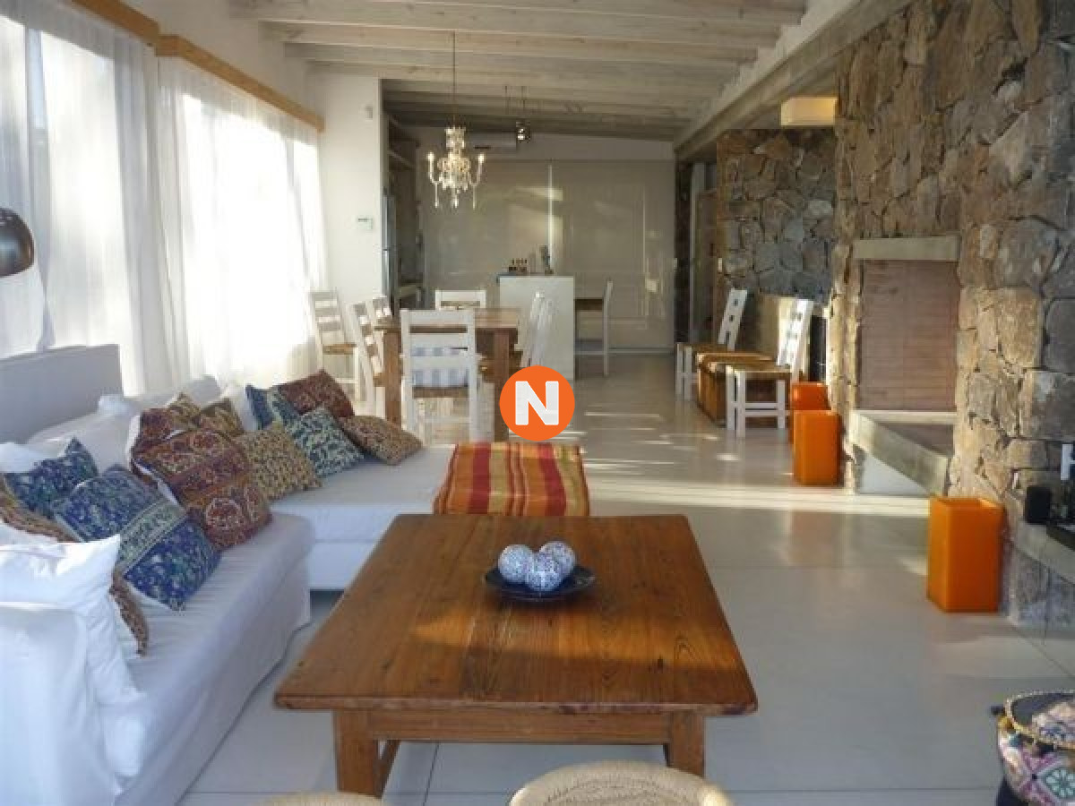 Casa Ref.223504 - Apartamento en Venta, 4 dormitoritos, La Barra