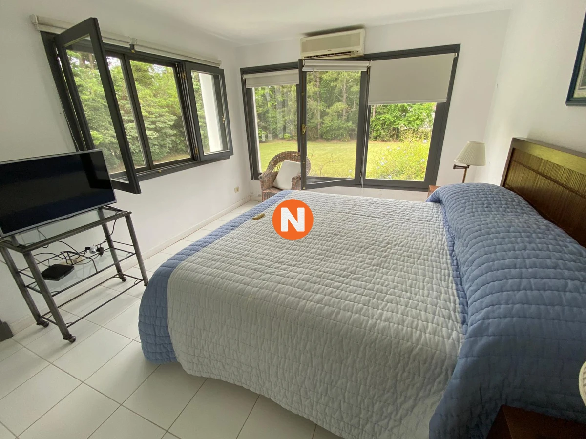 Casa Ref.205176 - Casa en Venta y Alquiler, Rincón del Indio, Punta del Este, 4 Dormitorios.