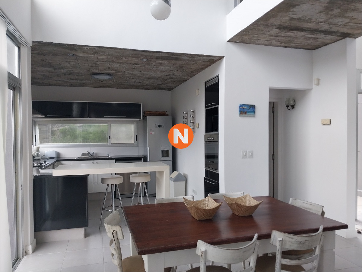 Casa Ref.214376 - Gran oportunidad en Pueblo San Vicente. venta , alquiler anual