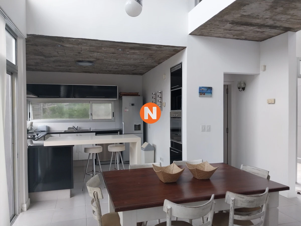 Casa Ref.214376 - Gran oportunidad en Pueblo San Vicente. EN VENTA