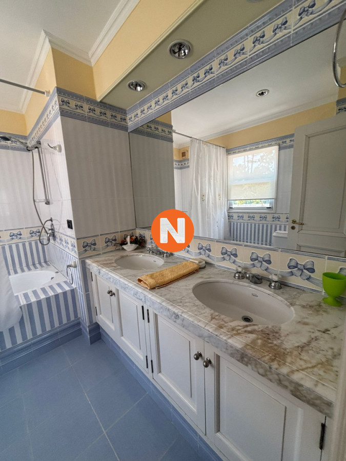 Casa Ref.219376 - Casa para alquilar de 5 dormitorios en Punta del Este 