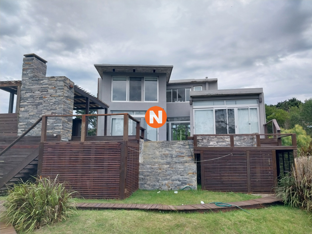 Casa Ref.214376 - Gran oportunidad en Pueblo San Vicente. venta , alquiler anual