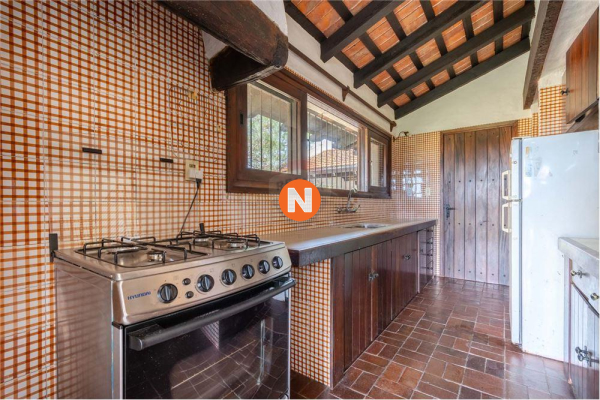 Casa Ref.216864 - Casa en venta con espectacular vista a la Laguna Del Diario Punta del Este