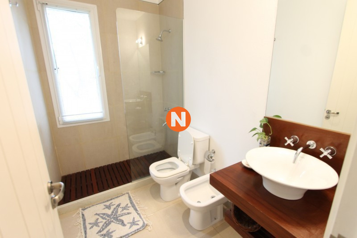 Casa Ref.223501 - Casa en Venta, La Barra, 5 dormitorios