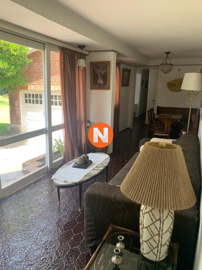 Casa Ref.220373 - Excelente oportunidad Chalet con amplios jardines y espacios verdes en venta