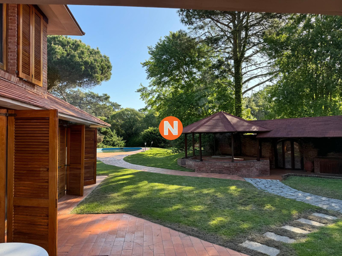 Casa Ref.205372 - Casa alquiler de temporada Golf, Punta del Este, 4 Dormitorios.