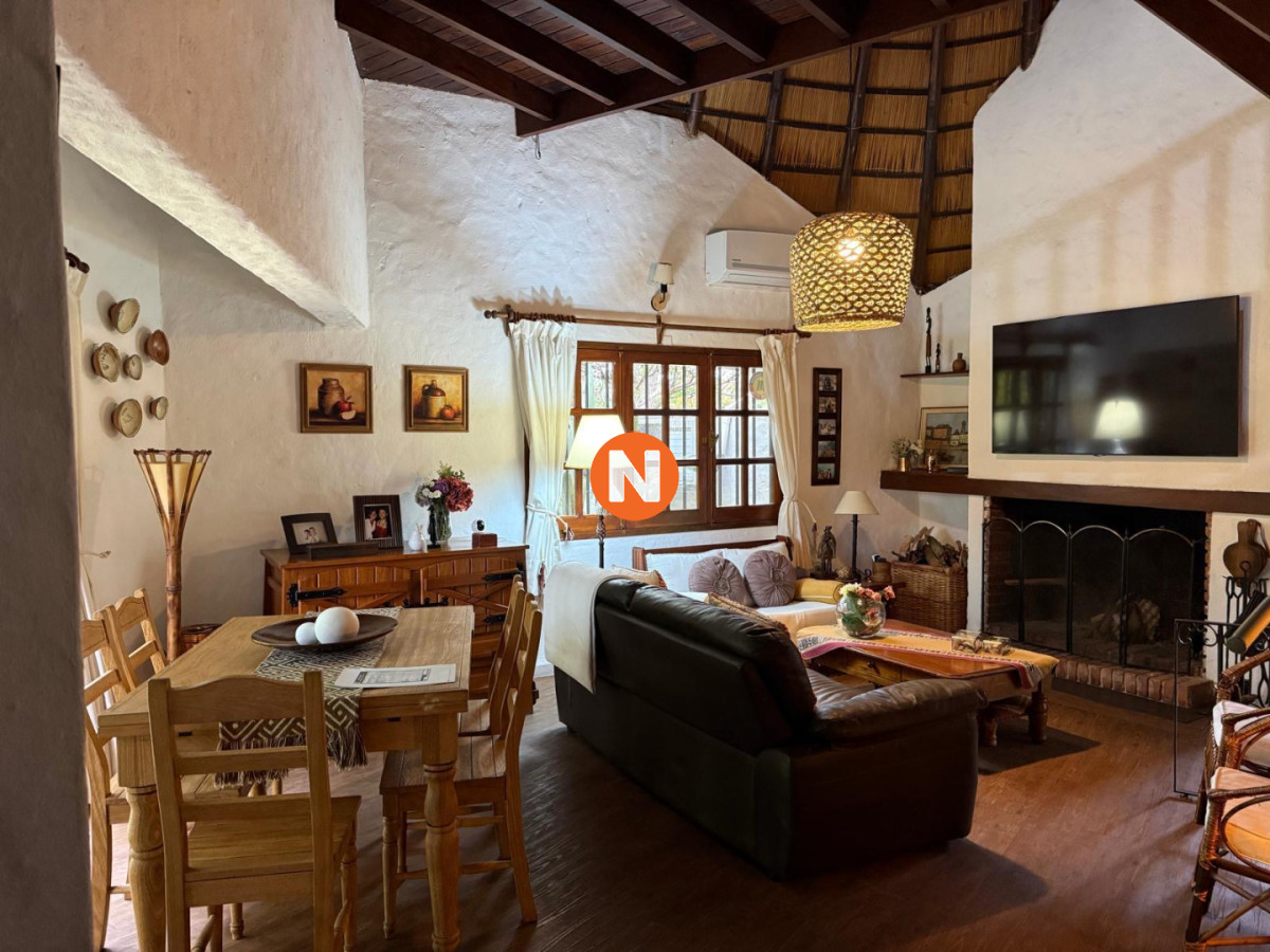 Casa Ref.225382 - A pocas cuadras de la playa - Casa en Venta, 4 dormitorios, Pinares