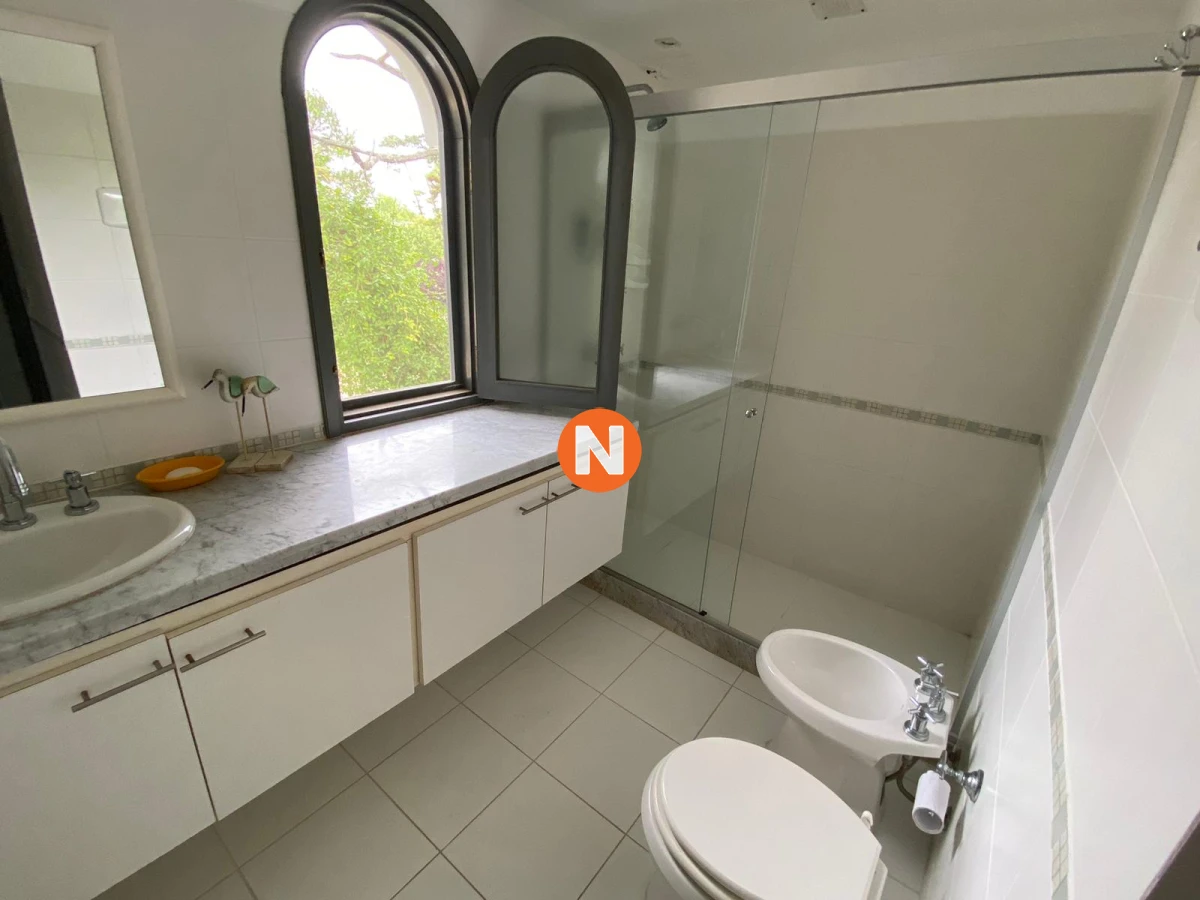 Casa Ref.205176 - Casa en Venta y Alquiler, Rincón del Indio, Punta del Este, 4 Dormitorios.