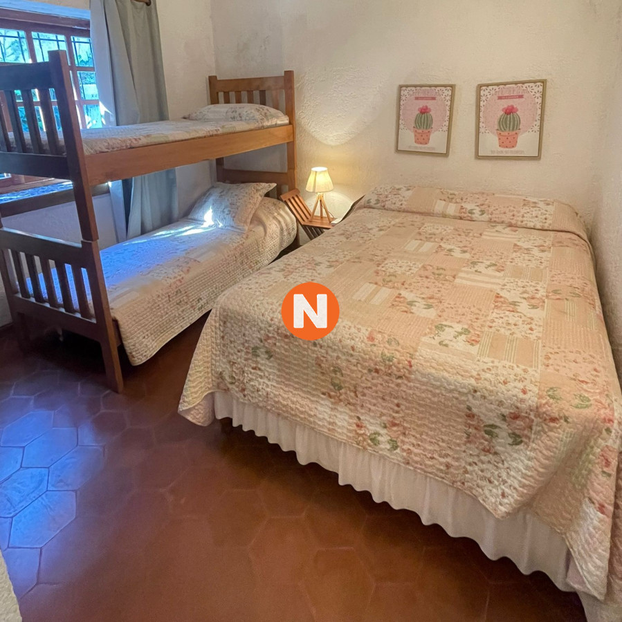 Casa Ref.219418 - En venta casa de 3 dormitorios más dependencia, brava, Punta del Este