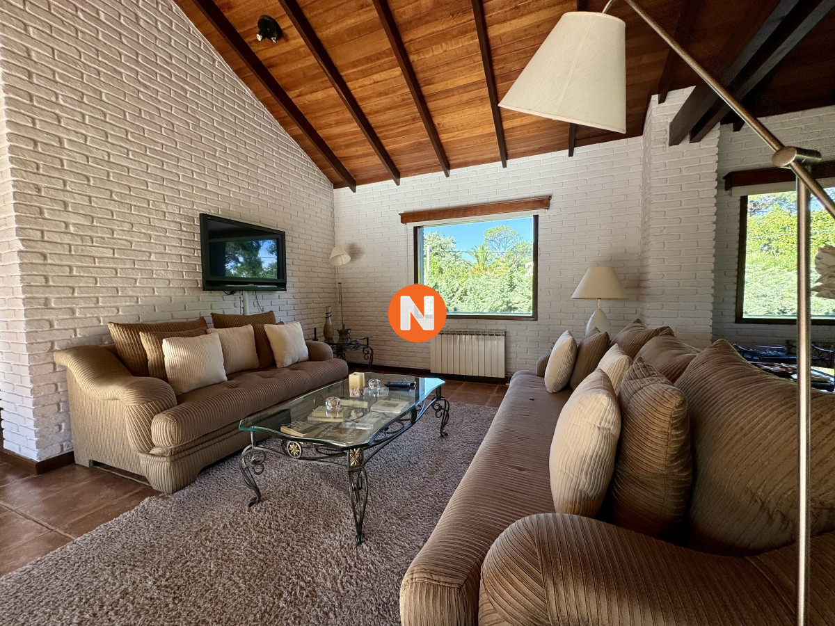 Casa Ref.209609 - Casa en Venta, Pinares, Punta del Este, 4 Dormitorios.