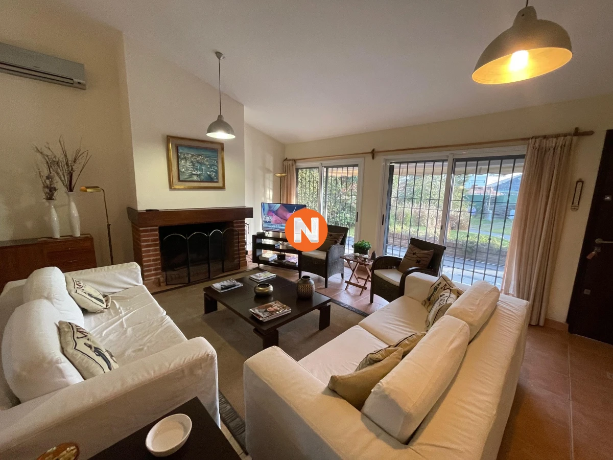 Casa Ref.208035 - Casa en Venta y Alquiler, Mansa, Punta del Este, 4 Dormitorios.