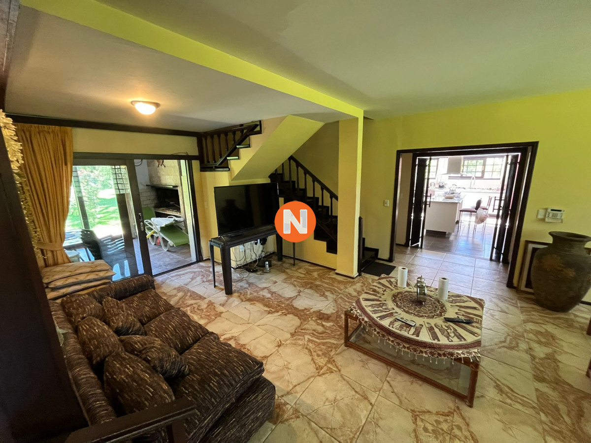 Casa Ref.204946 - Casa en Alquiler, Lugano, Punta del Este, 4 Dormitorios.