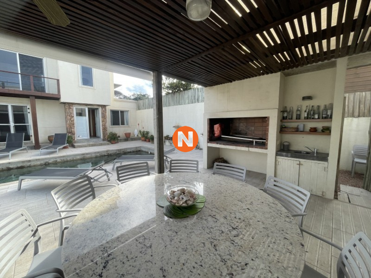 Casa Ref.223500 - Casa en Venta, 5 dormitorios, La Barra