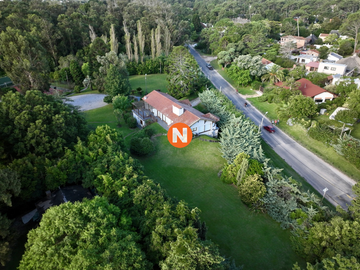 Casa Ref.209609 - Casa en Venta, Pinares, Punta del Este, 4 Dormitorios.