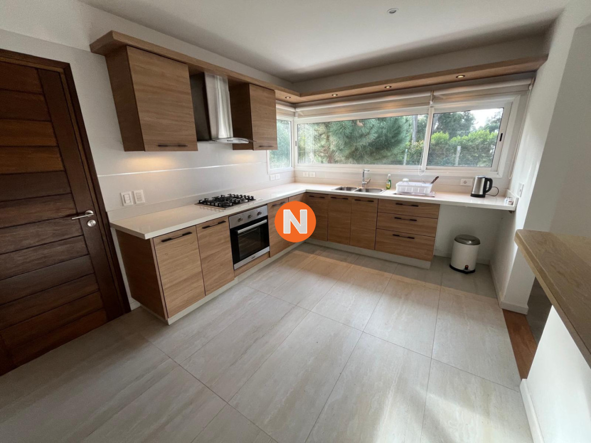 Casa Ref.225562 - Casa en La Barra: Comodidad y Estilo