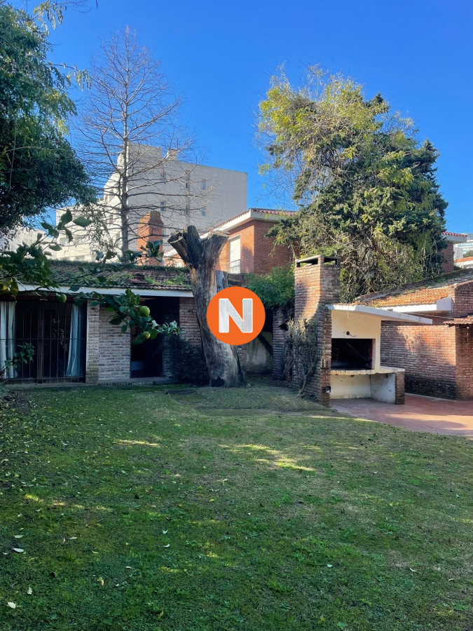 Casa Ref.219418 - En venta casa de 3 dormitorios más dependencia, brava, Punta del Este