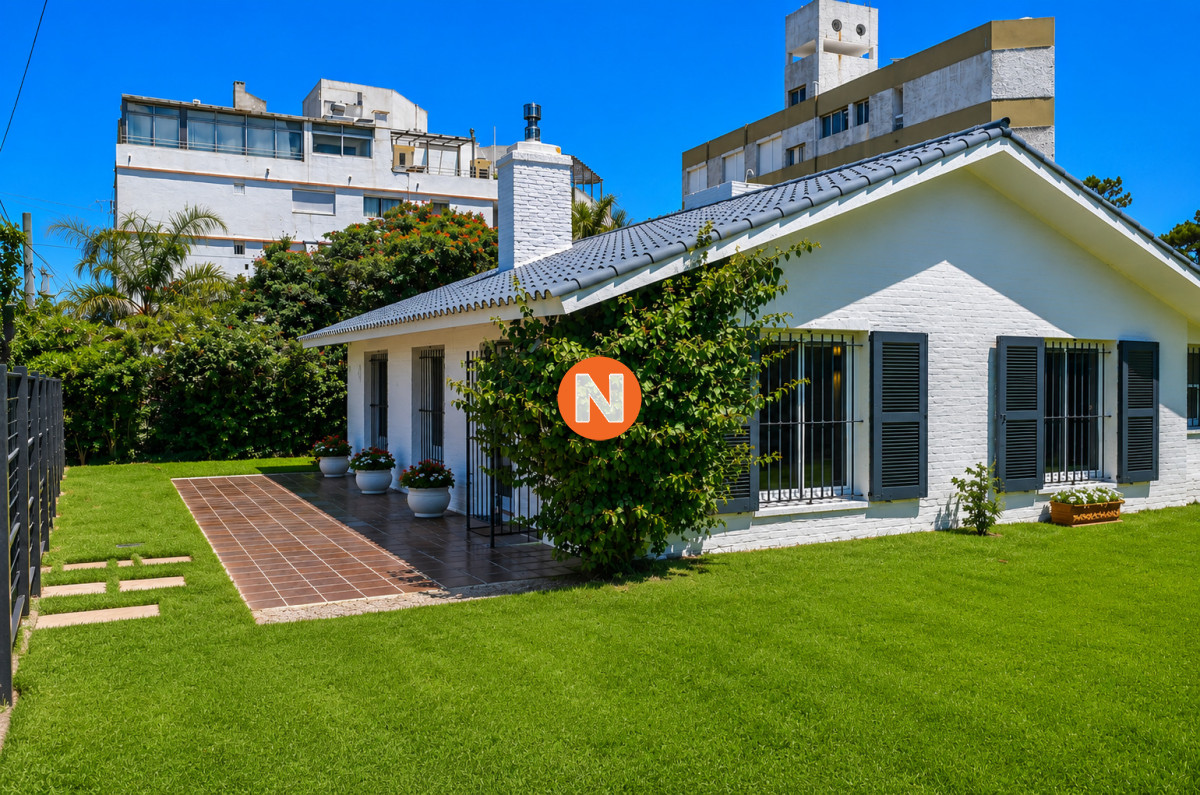 Casa Ref.208983 - Casa en Venta, Parada 8 de la Mansa, Punta del Este, 3 Dormitorios.