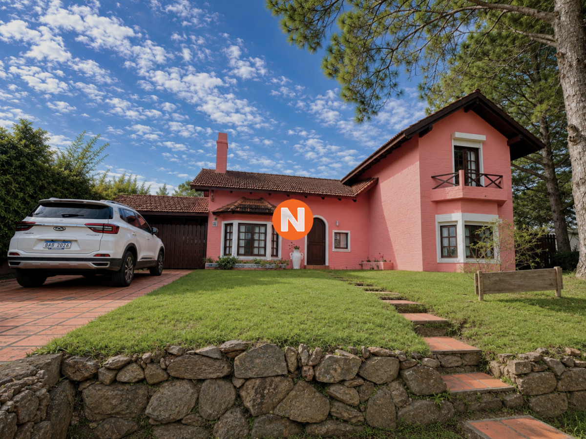 Casa en Alquiler, Pinares, Punta del Este, 4 Dormitorios.