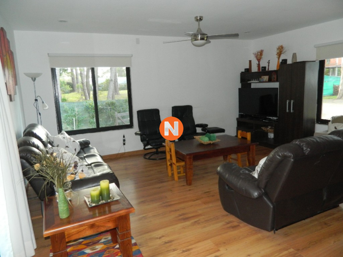 Casa Ref.214221 - VENTA DE CASA DE 5 DORMITORIOS EN BARRIO PRIVADO LA ARBOLADA PUNTA DEL ESTE 