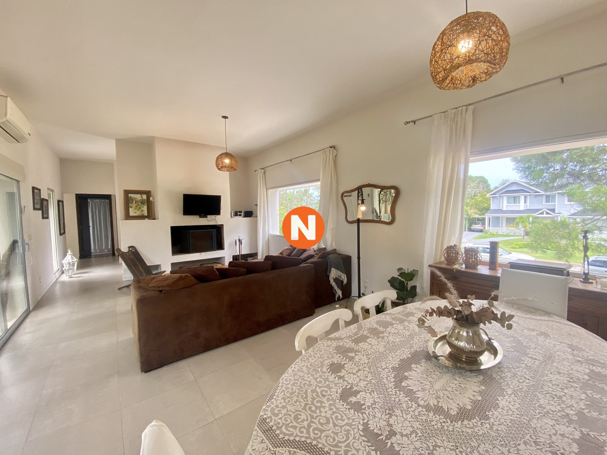 Casa Ref.217057 - VENTA DE CASA DE 3 DORMITORIOS EN VENTA EN BARRIO PRIVADO LA ARBOLADA PUNTA DEL ESTE 