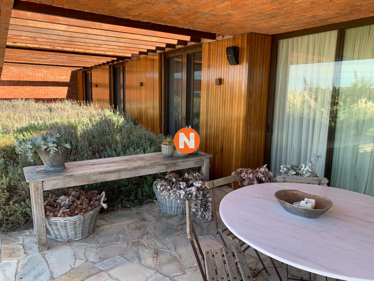 Casa Ref.219253 - Casa en Venta, 4 dormitorios. Fasano