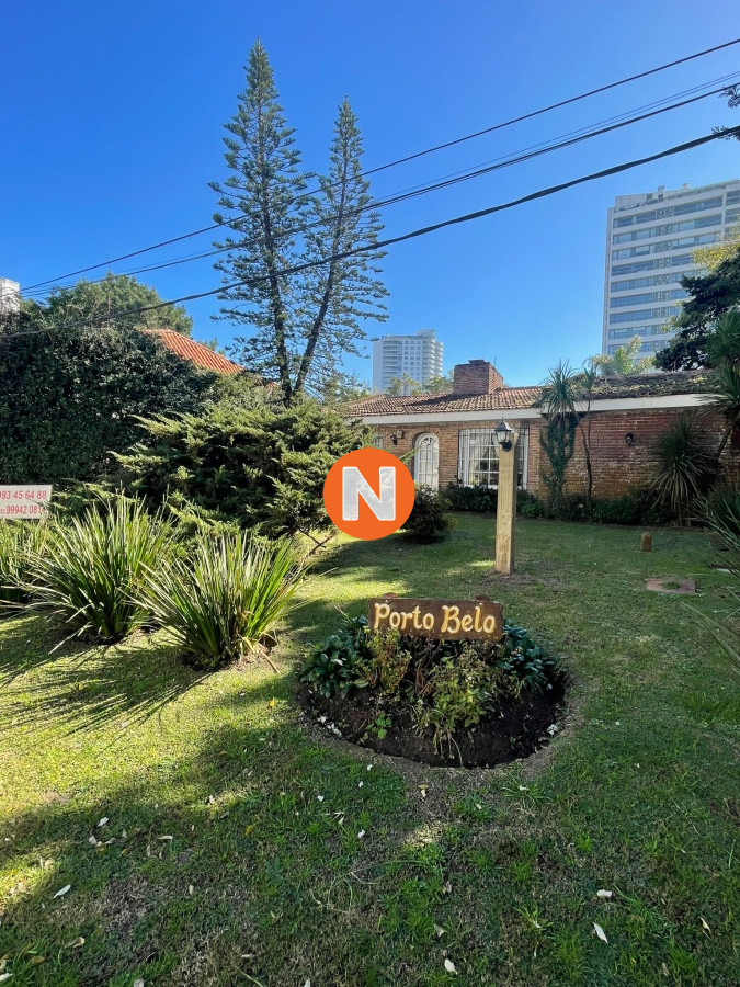 Casa Ref.219418 - En venta casa de 3 dormitorios más dependencia, brava, Punta del Este