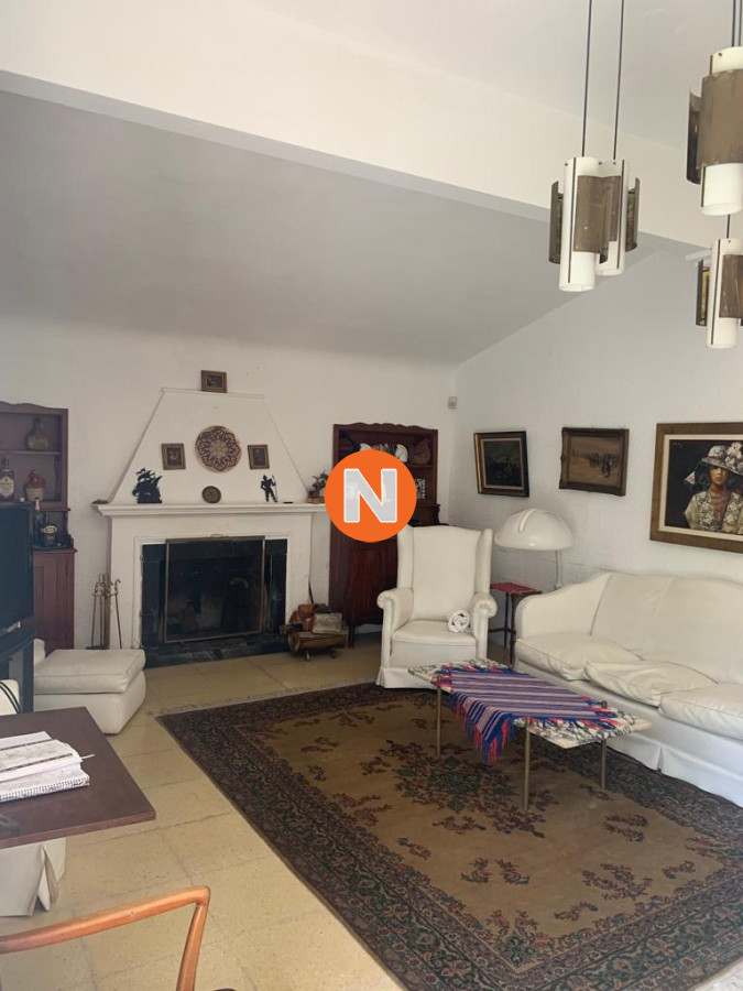 Casa Ref.220373 - Excelente oportunidad Chalet con amplios jardines y espacios verdes en venta