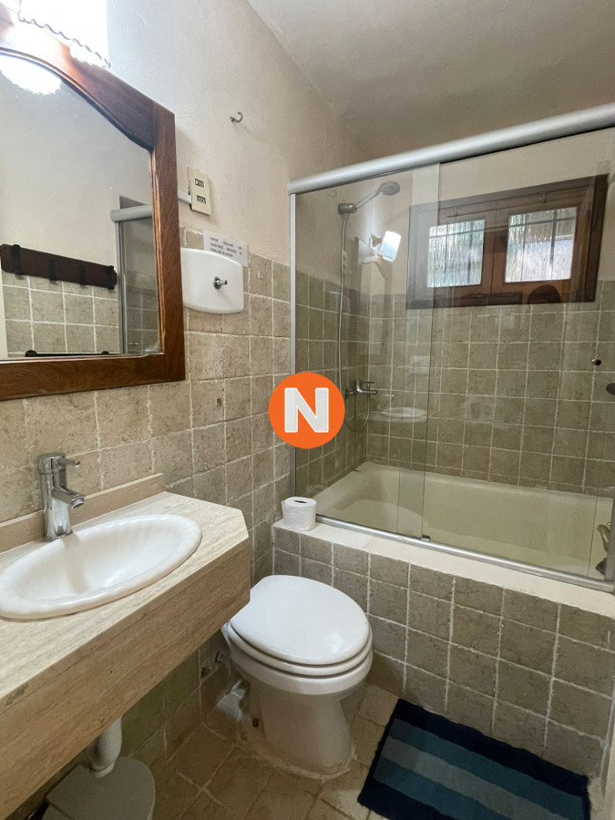 Casa Ref.219418 - En venta casa de 3 dormitorios más dependencia, brava, Punta del Este