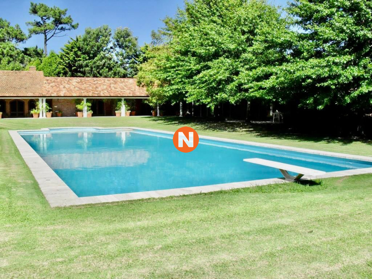 Casa de 12 dormitorios en alquiler punta del este