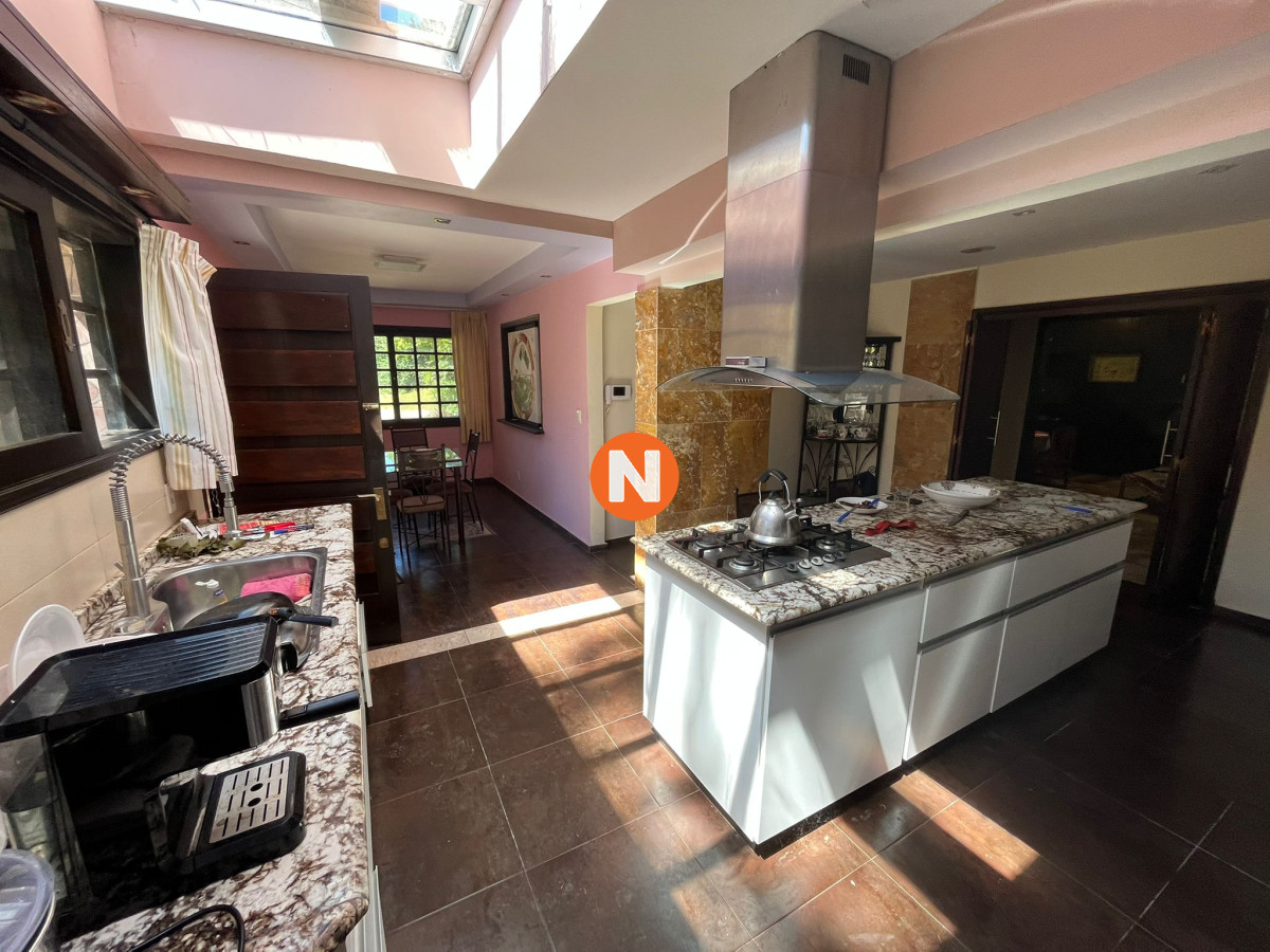 Casa Ref.204946 - Casa en Alquiler, Lugano, Punta del Este, 4 Dormitorios.
