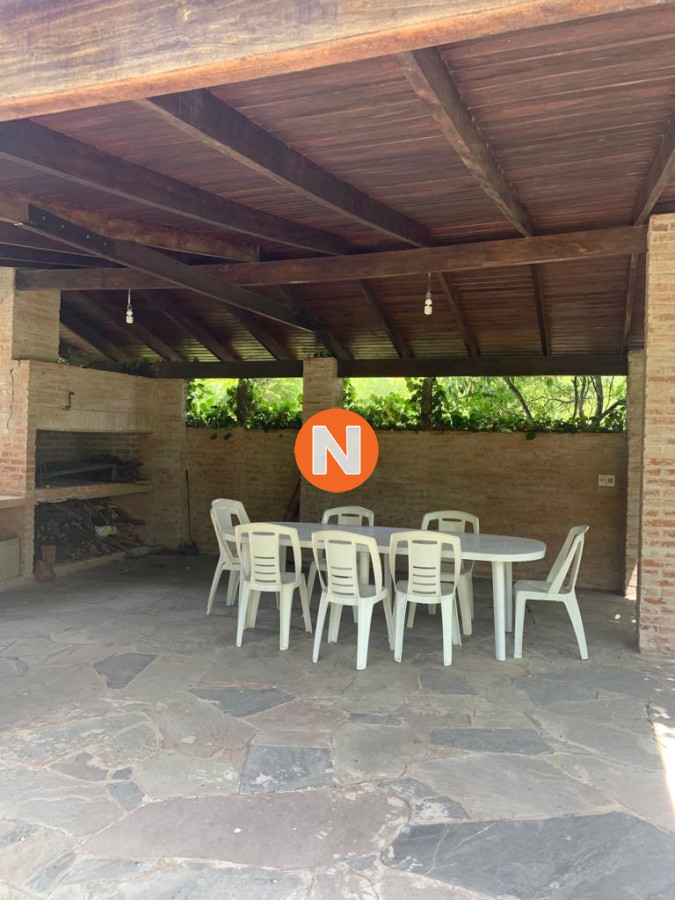 Casa Ref.220373 - Excelente oportunidad Chalet con amplios jardines y espacios verdes en venta