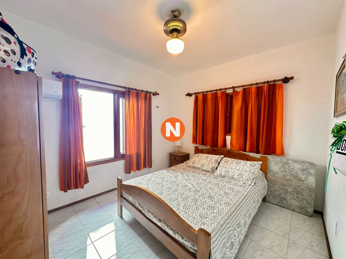 Casa Ref.223265 - En Venta, casa en zona de playa Mansa.. a pasos del mar!!!