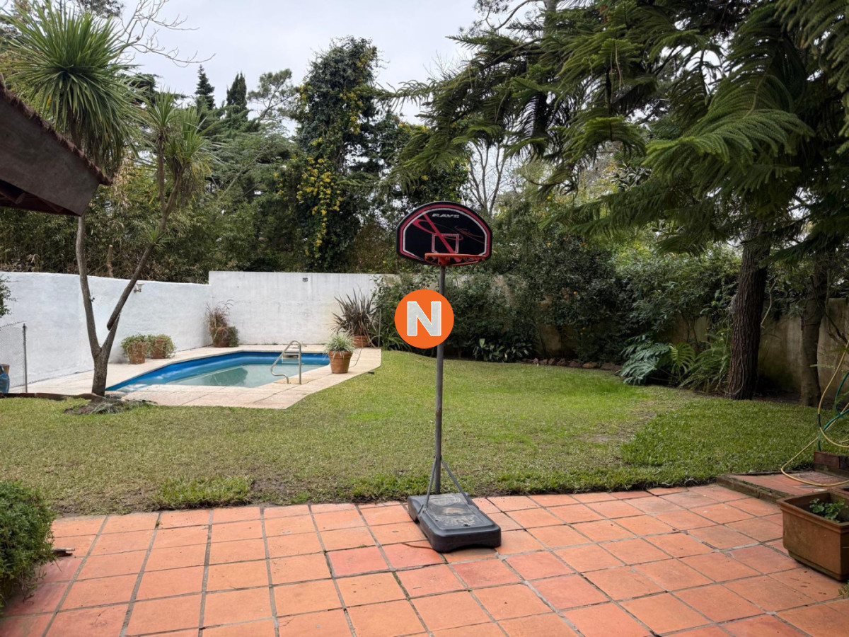 Casa Ref.225382 - A pocas cuadras de la playa - Casa en Venta, 4 dormitorios, Pinares