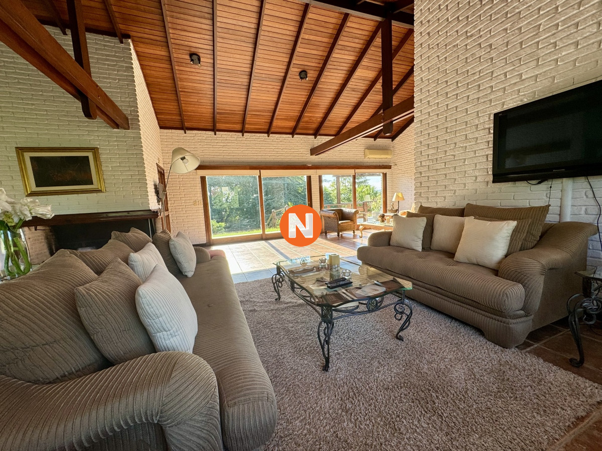 Casa Ref.209609 - Casa en Venta, Pinares, Punta del Este, 4 Dormitorios.