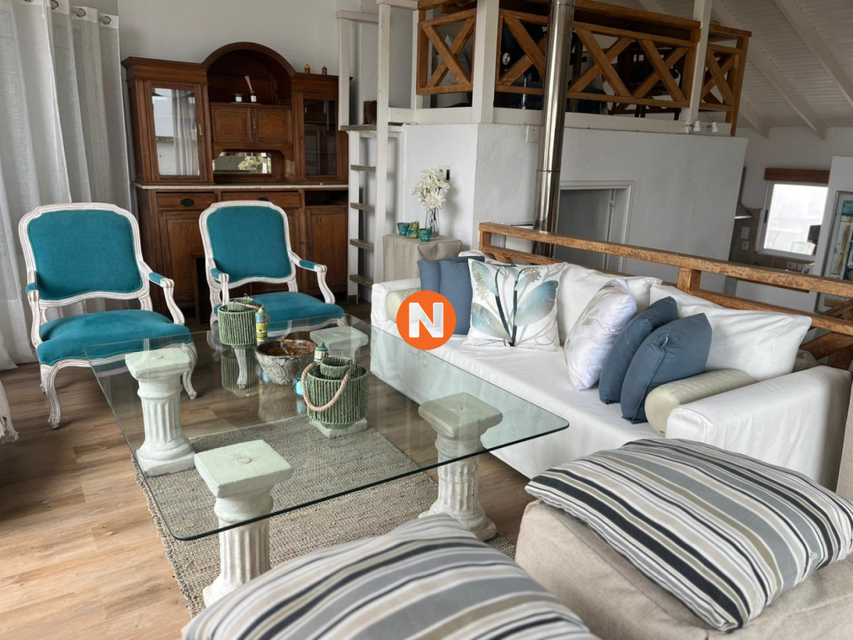 Casa Ref.220629 - VENTA DE CASA DE 3 DORMITORIOS CON VISTA AL MAR EN PINARES PUNTA DEL ESTE 